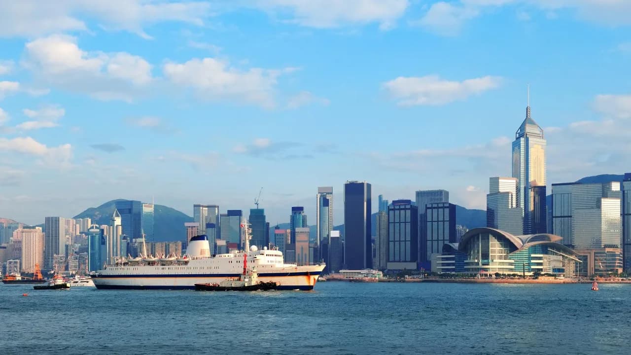 Atmospheric image for sworn Cantonese translations